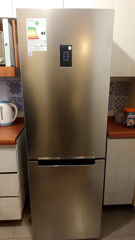 Refrigerador instalado y funcionando